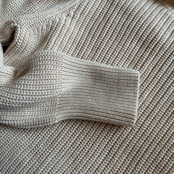 Like New Evereve Puff Sleeve Sweater - M - Picture 4 of 5